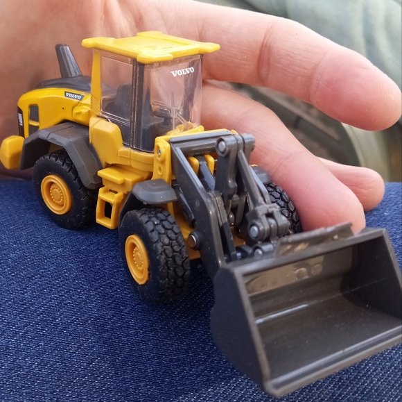 Toy Bundle Volvo Loader New Ray, Catboy Conner Car, Kinsfun Pullback Beetle - Picture 5 of 8